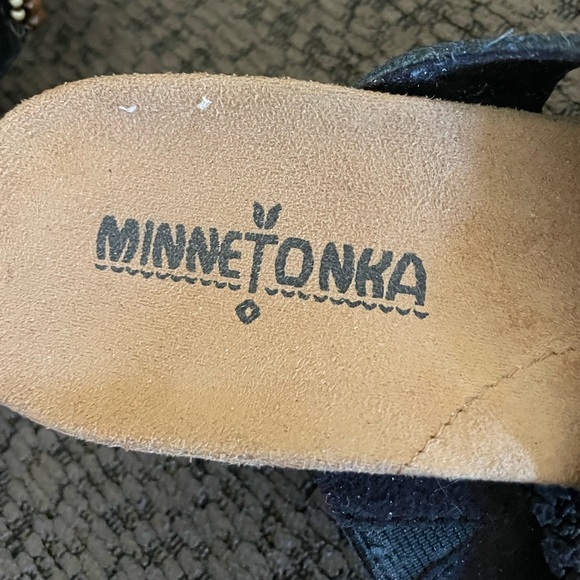 MINNIETONKA BEADED SANDALS WOMENS 6 TAN LEATHER SILVER, TAN, black Beads - Picture 2 of 6